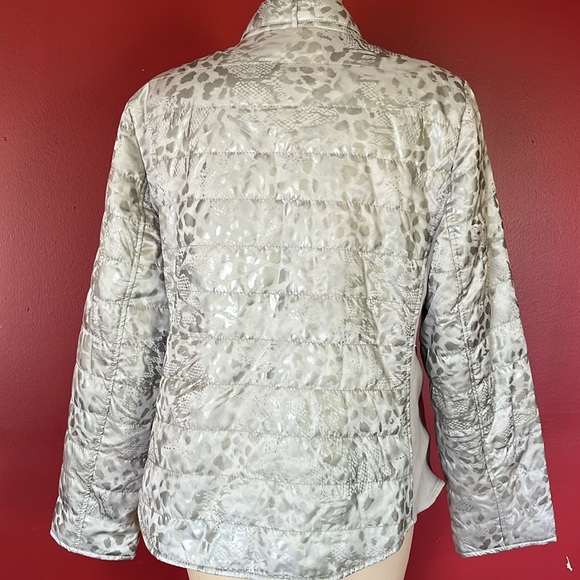 Like new Chico’s silver lightweight lined jacket - Picture 6 of 13